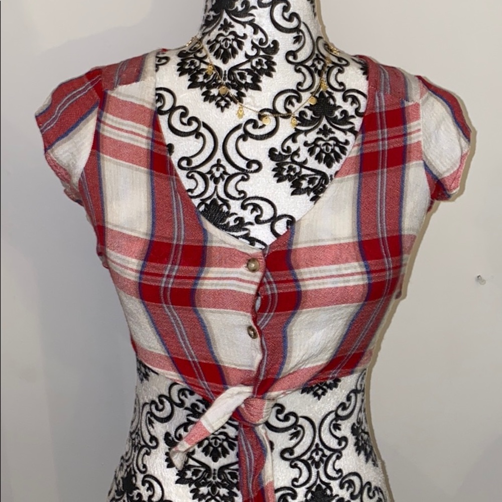 BDG- cute tie crop shirt